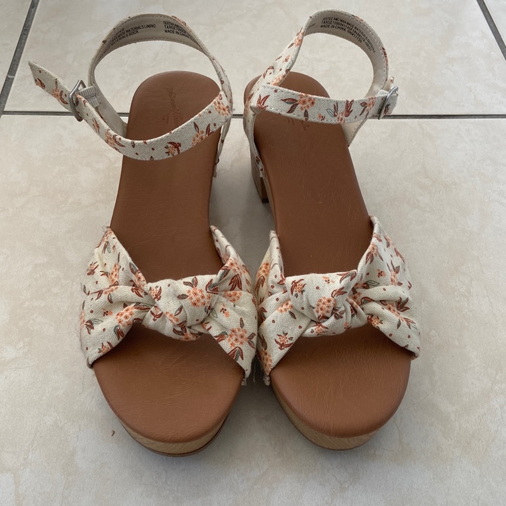 Chunky heel sandal